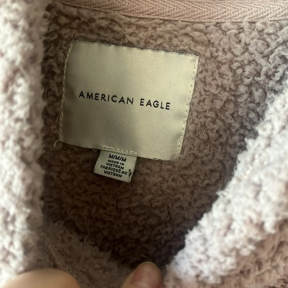 american eagle Women's pink fuzzy hooded Sweater - Picture 2 of 7
